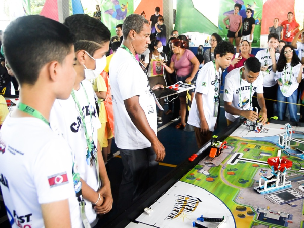 Alunos da rede municipal de Caucaia vencem campeonato de robótica do Sesi com a melhor técnica